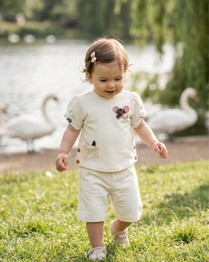 Kız Bebek Ekru Renk İkili Düğme Detaylı Fistolu Şortlu Takım