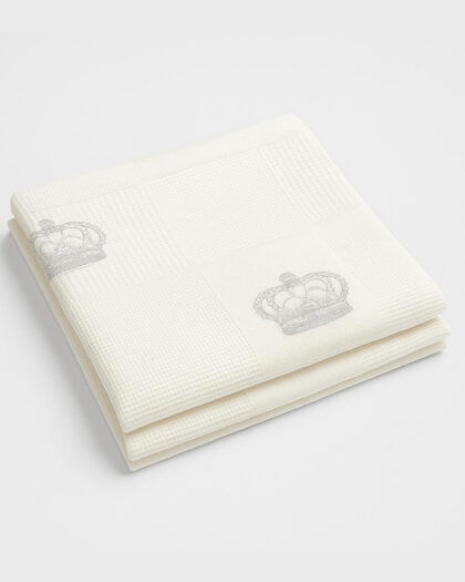 Taç Desenli Beyaz Yumuşak Bebek Battaniyesi 90x100 cm