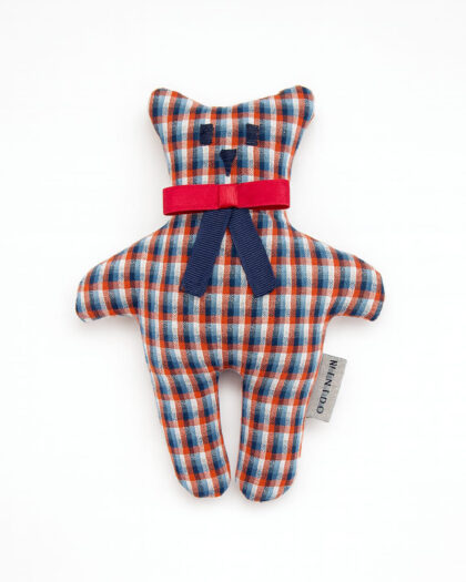 Kareli Kumaşlı El Yapımı Peluş Oyuncak Ayıcık – Kırmızı Lacivert Desenli 17 cm