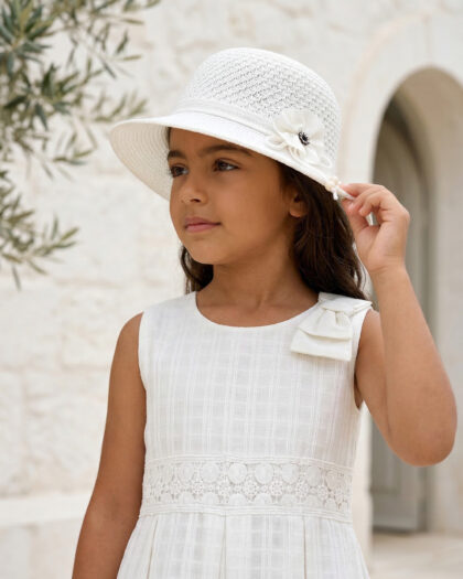 Kız Çocuk Beyaz Çiçek Detaylı Örgü Şapka